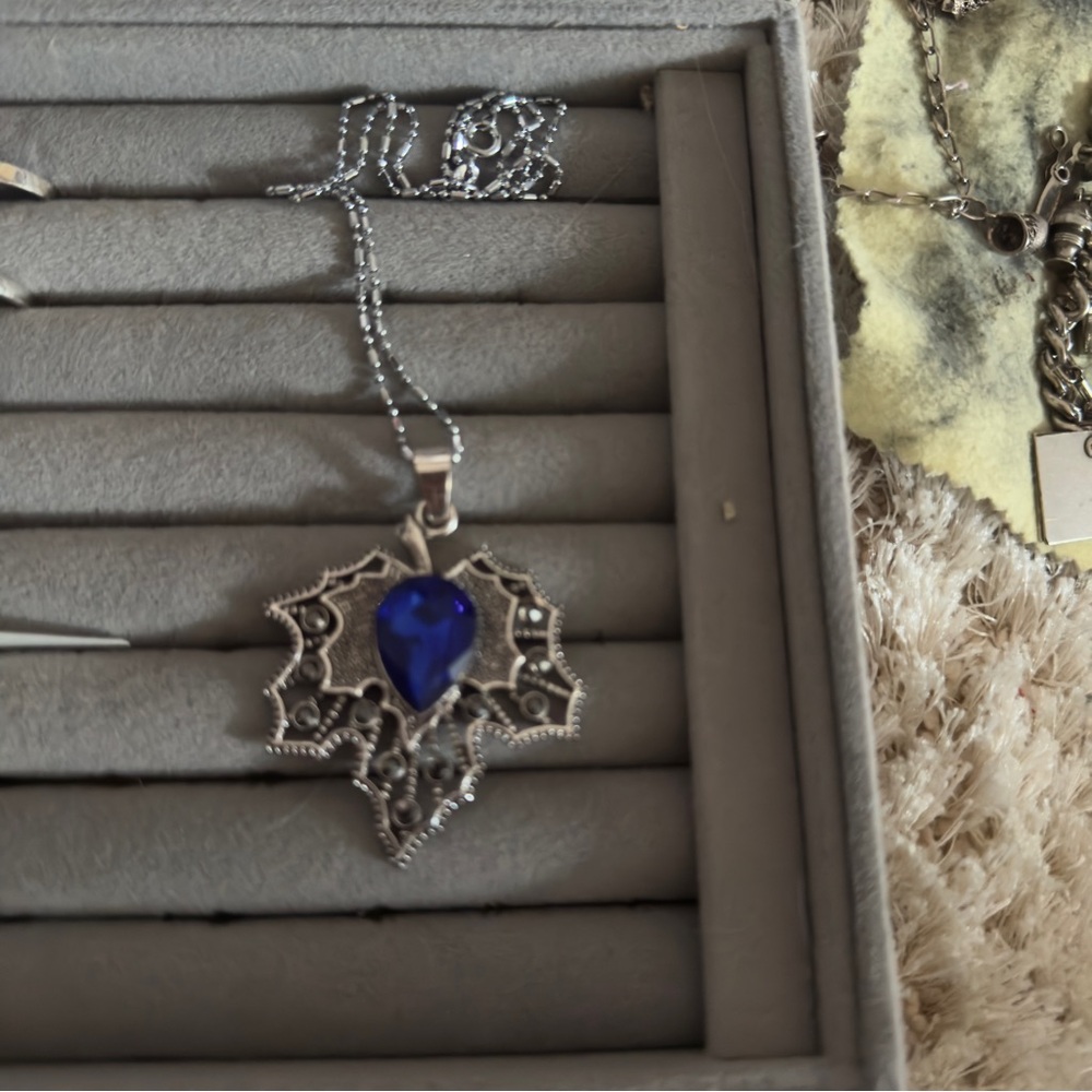 Elegant Silver Necklace with Blue Gemstone